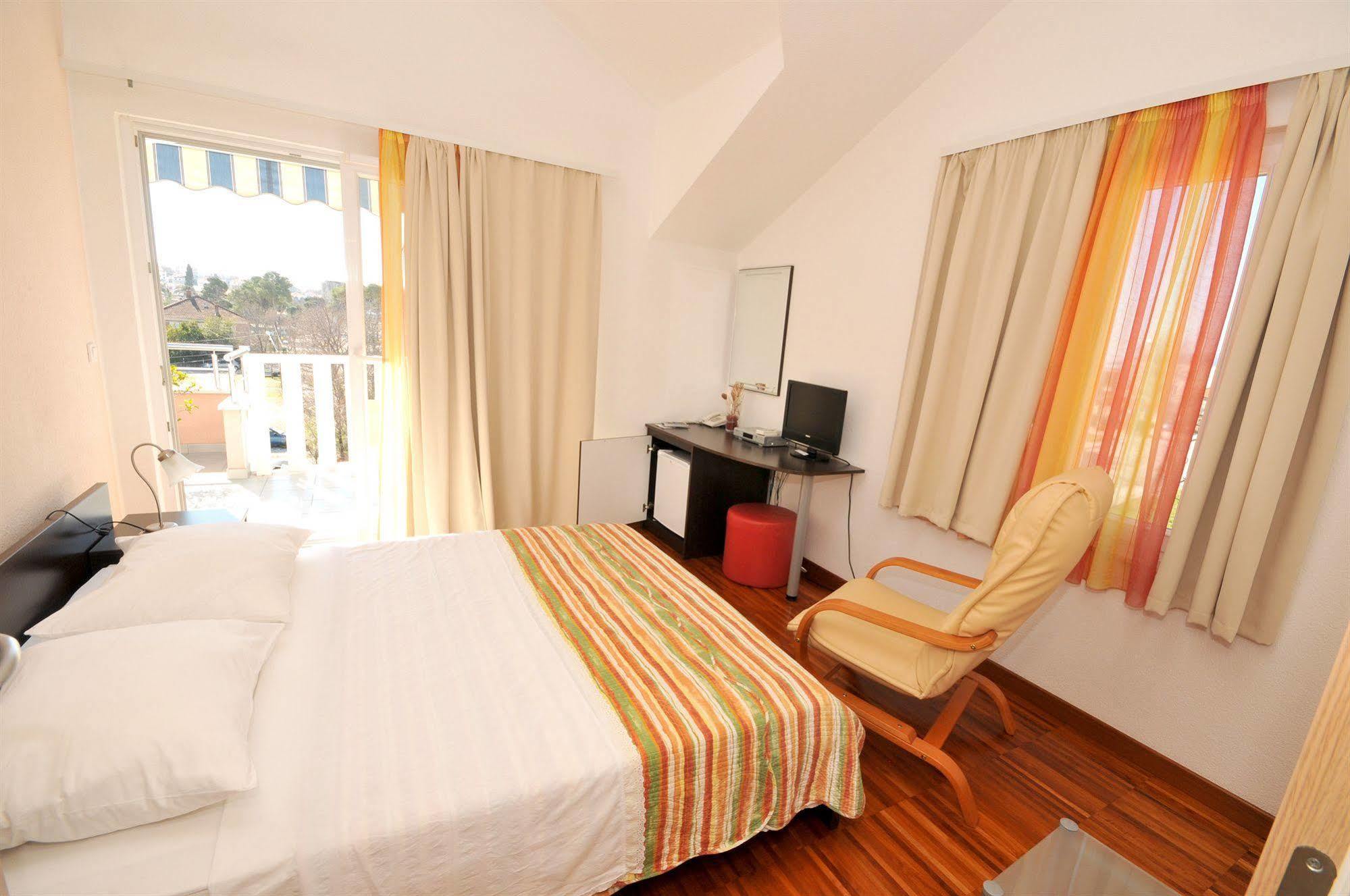 Apartments & Rooms Villa Maslina Trogir Exteriör bild