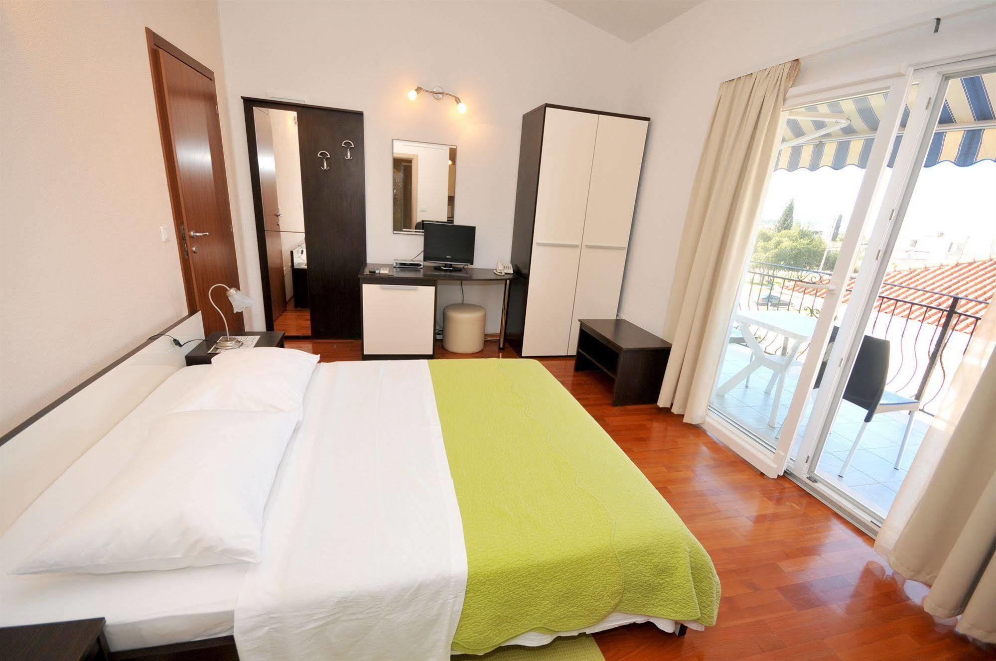 Apartments & Rooms Villa Maslina Trogir Exteriör bild