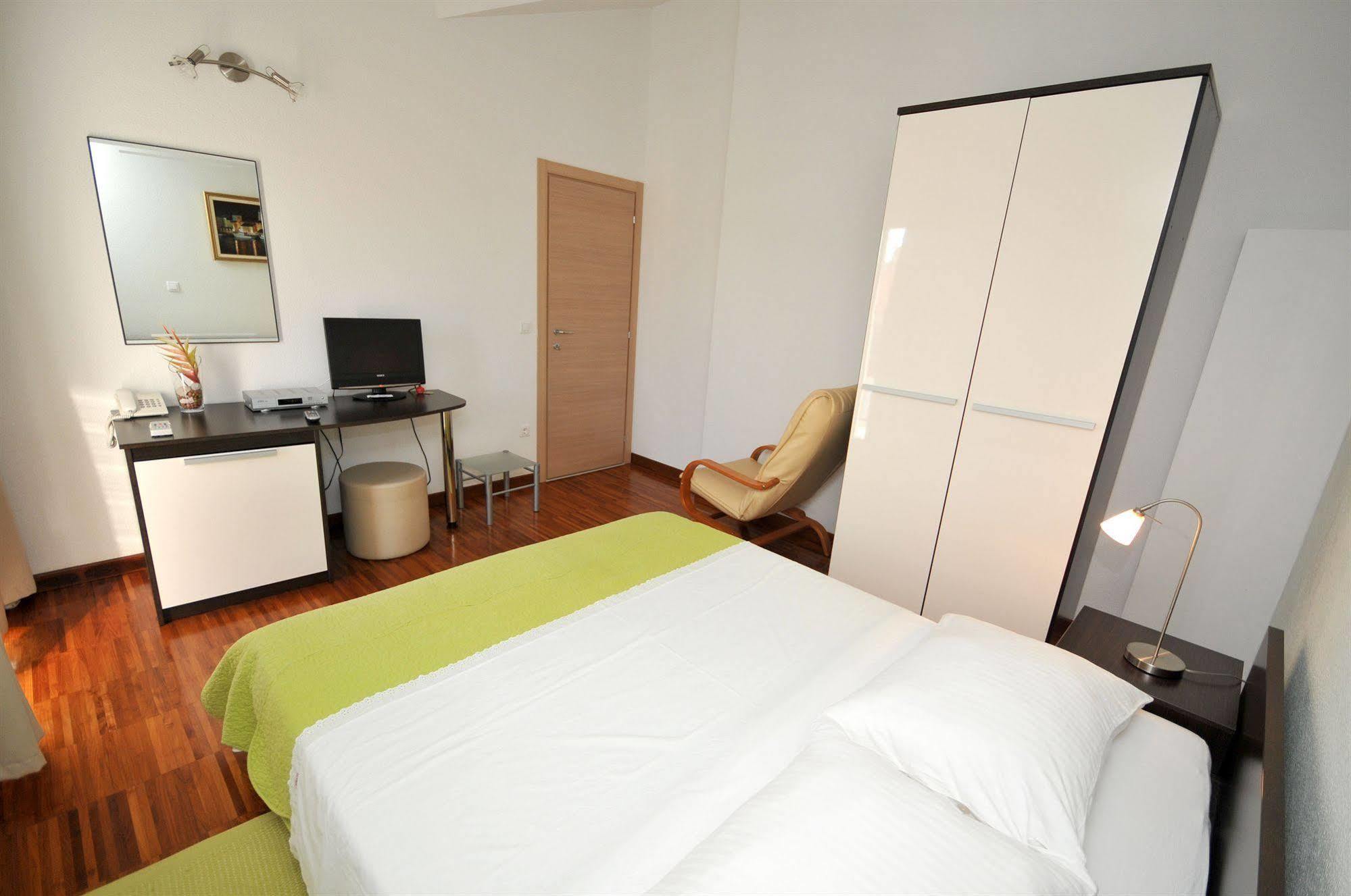 Apartments & Rooms Villa Maslina Trogir Exteriör bild