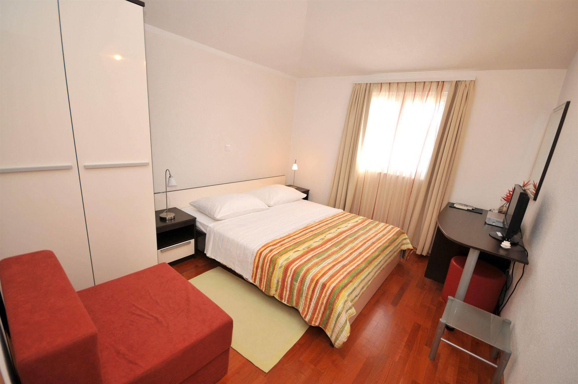 Apartments & Rooms Villa Maslina Trogir Exteriör bild